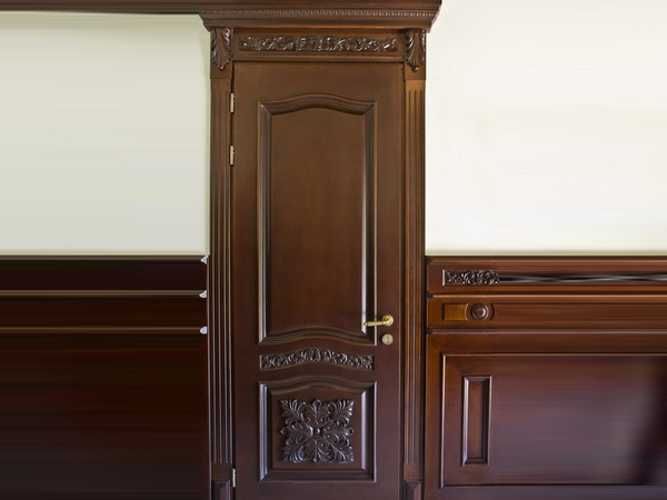 двери из дерева