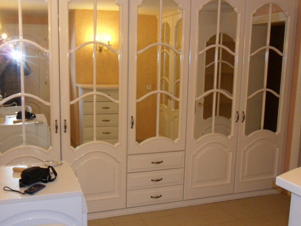 двери из дерева