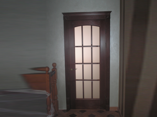 двери из дерева